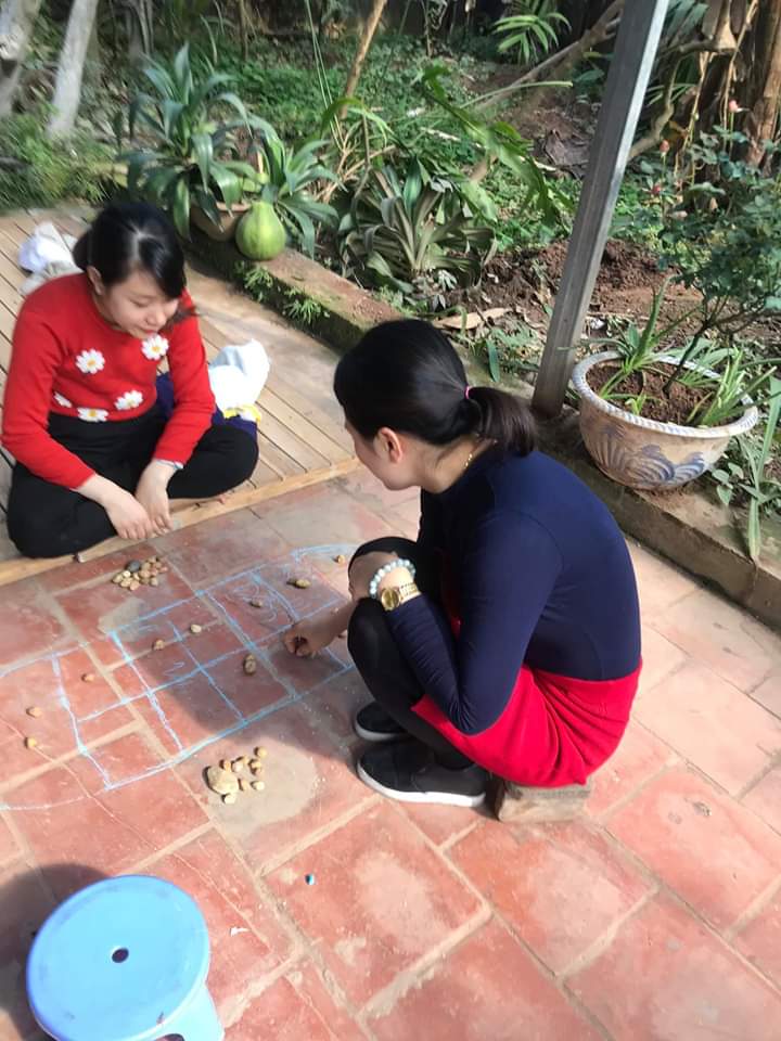 đôi giày bác Dung